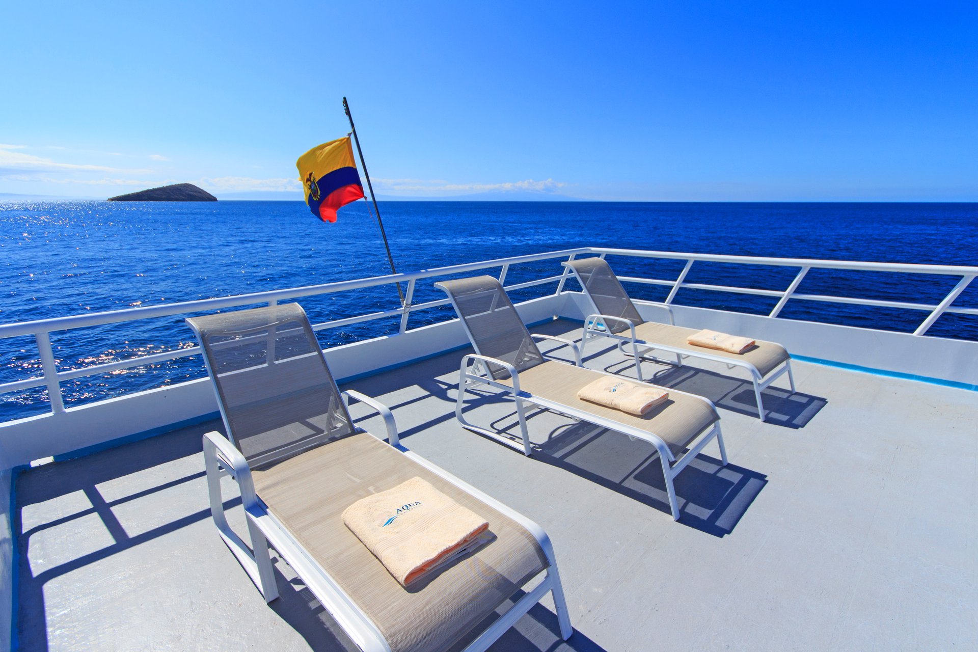 Aqua_sundeck2.jpg