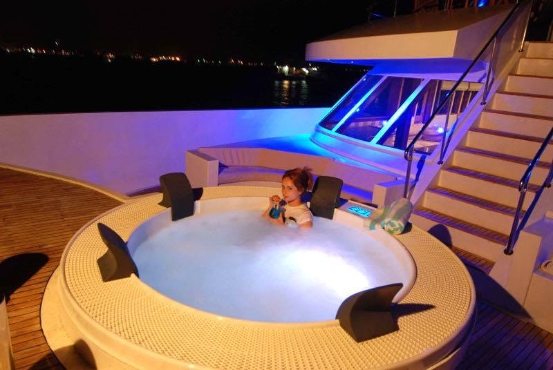 Jacuzzi exterior