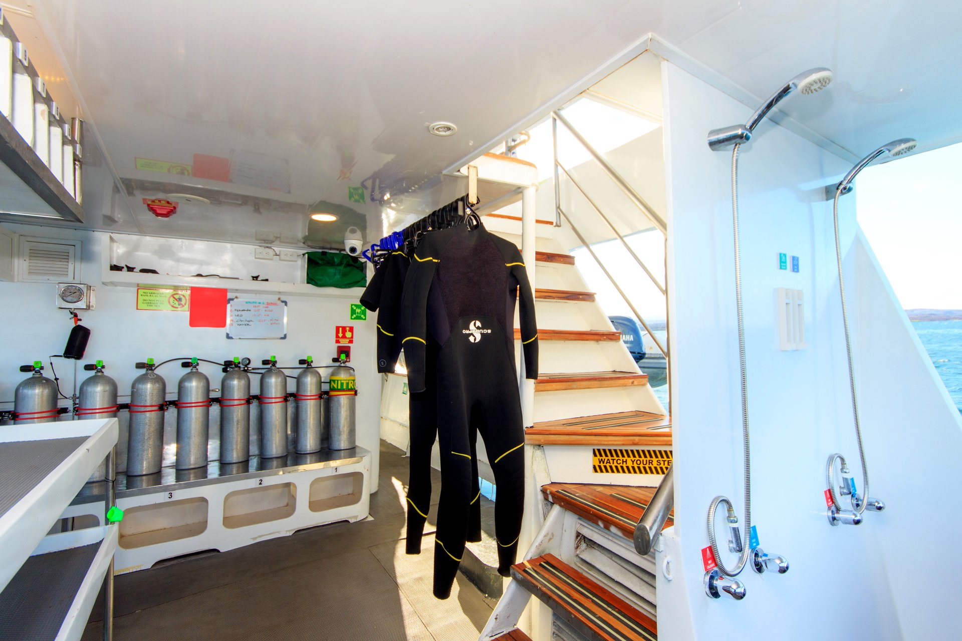 Aqua-dive-platform3.jpg