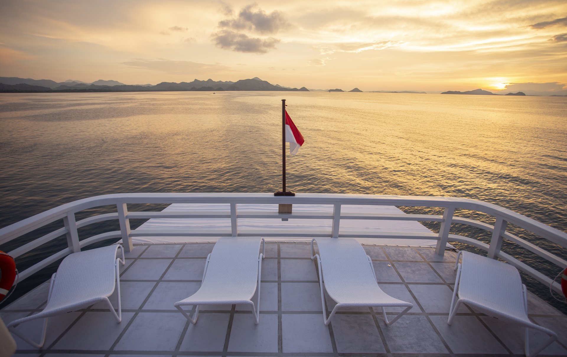 Emperor Harmoni Sun Deck 4.jpg