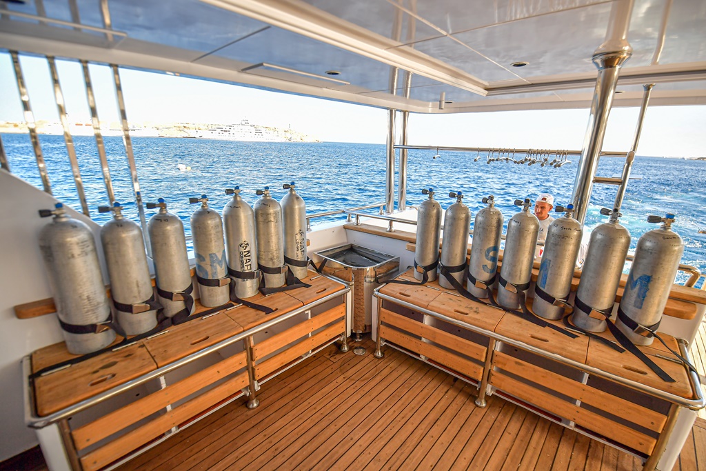 SouthMoon1 4 dive deck