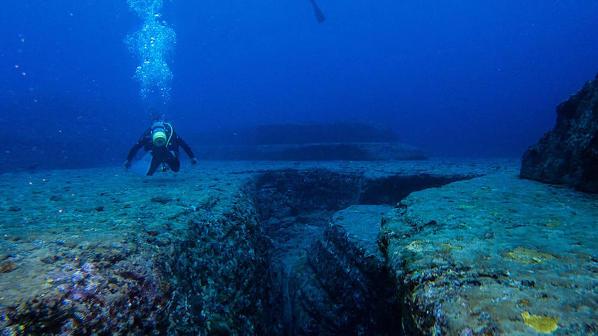 japan yonaguni monument
